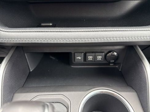 Used 2020 Toyota Highlander XLE AWD/4WD image 35
