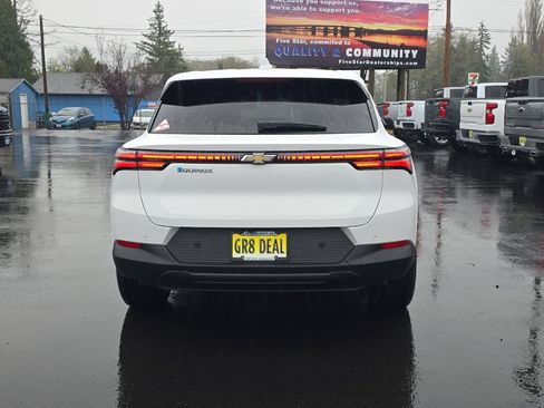 New 2026 Chevrolet Equinox EV LT image 8