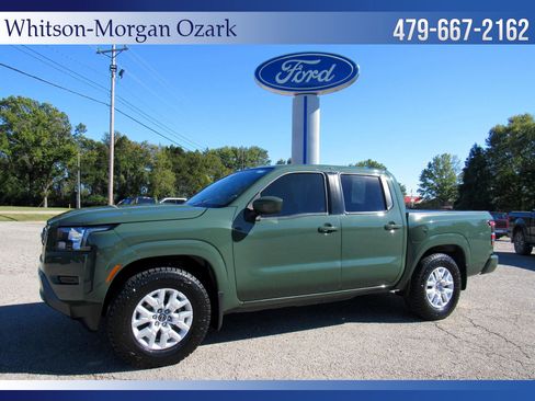 Used 2022 Nissan Frontier SV image 1