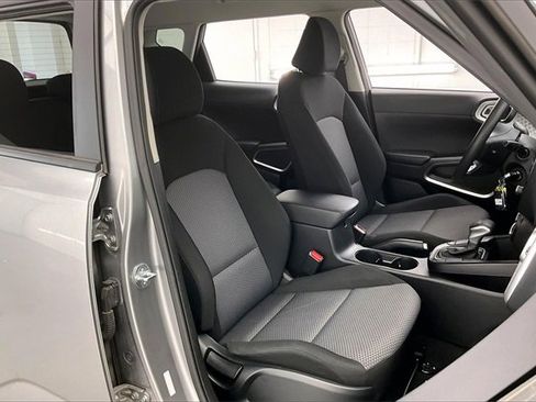 Used 2023 Kia Soul LX w/ LX Technology Package image 7
