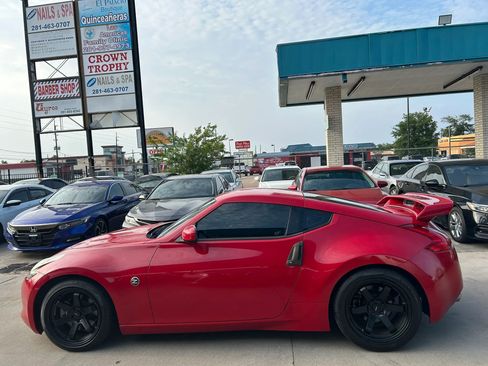 Used 2012 Nissan 370Z Coupe RWD image 2