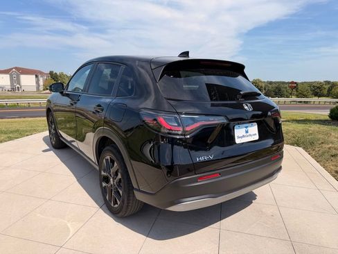 Used 2024 Honda HR-V Sport image 3