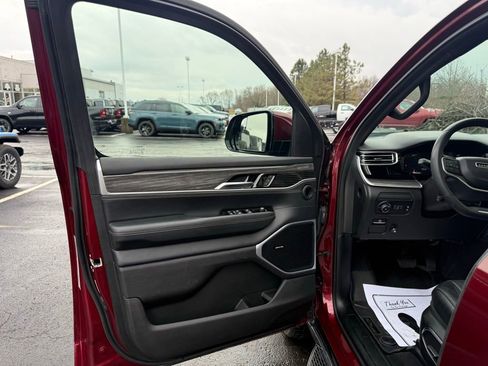 Used 2022 Jeep Wagoneer Series II w/ Premium Group I image 13