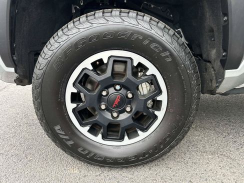 Used 2025 Toyota Tacoma TRD Off-Road AWD/4WD image 28