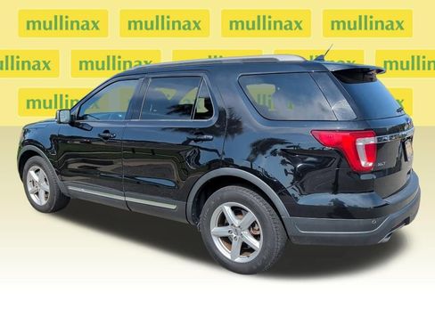 Used 2019 Ford Explorer XLT w/ Equipment Group 202A FWD image 3