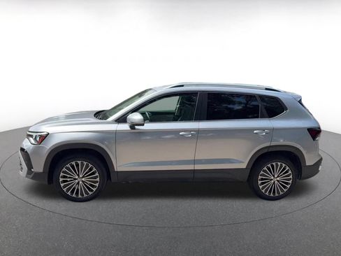 Used 2025 Volkswagen Taos SE FWD image 7