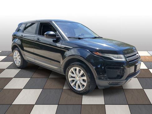 Used 2019 Land Rover Range Rover Evoque SE image 3