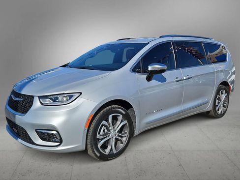 New 2026 Chrysler Pacifica Pinnacle image 4