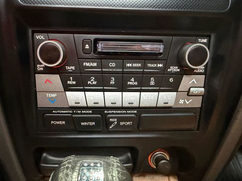 Used 2002 Isuzu Axiom XS RWD image 35