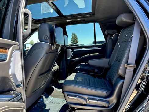 Used 2025 Cadillac Escalade Sport Platinum image 17