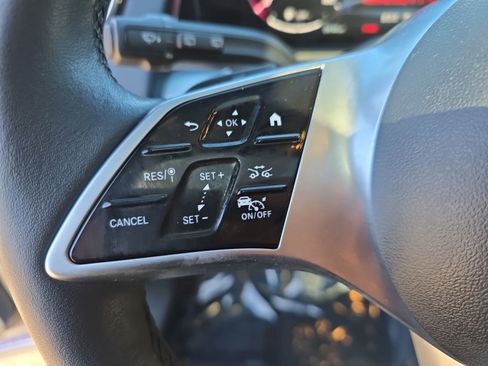 Used 2024 Mercedes-Benz GLB 250 4MATIC image 19