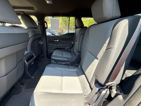 Used 2026 Lexus GX 550 w/ Accessory Package (2T) AWD/4WD image 19