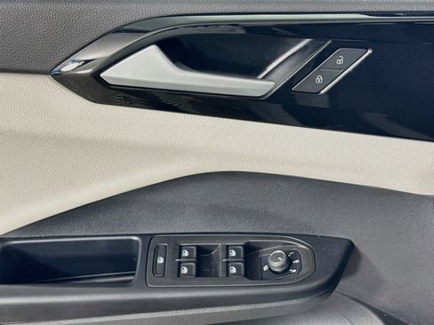 Certified 2025 Volkswagen Taos S AWD/4WD image 11