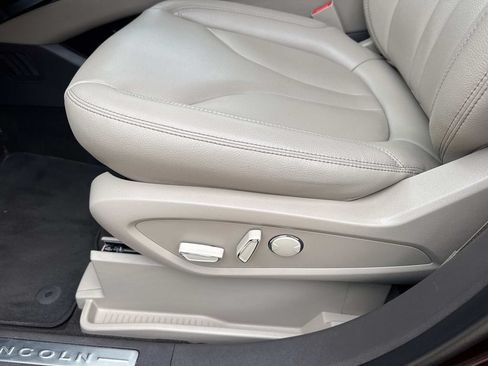 Certified 2023 Lincoln Nautilus FWD w/ Premium Package image 17