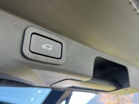 Used 2020 Land Rover Range Rover Sport SVR image 37