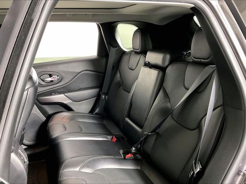 Used 2019 Jeep Cherokee Limited AWD/4WD image 8