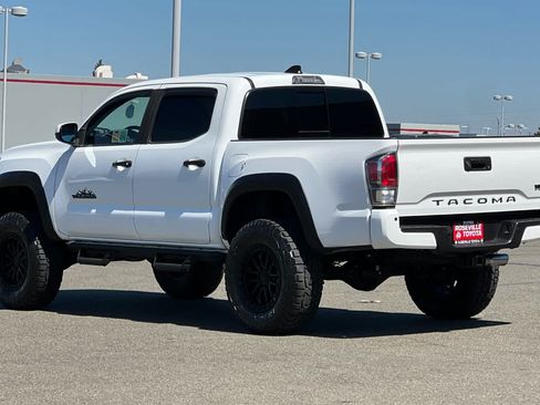 Used 2020 Toyota Tacoma TRD Off-Road w/ Technology Package RWD image 7