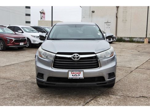 Used 2015 Toyota Highlander LE image 2