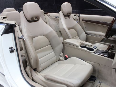 Used 2011 Mercedes-Benz E 550 Cabriolet image 23