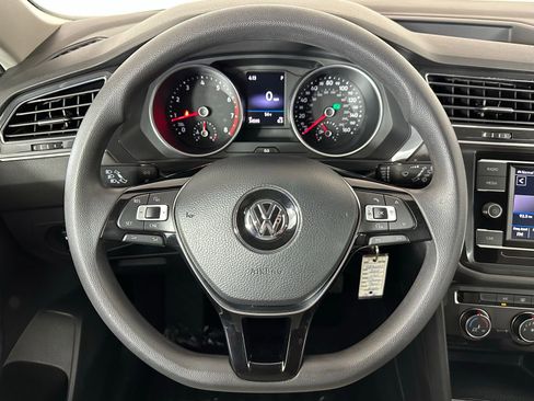 Used 2018 Volkswagen Tiguan S image 9
