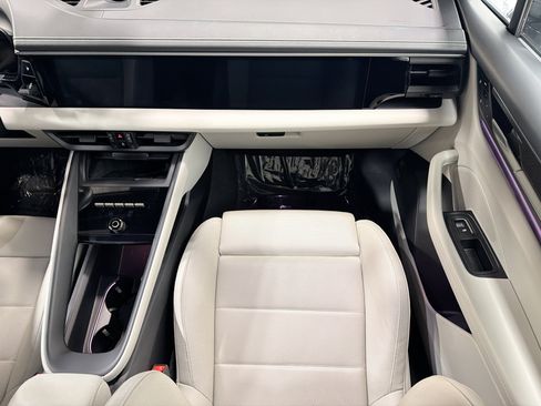 Certified 2025 Porsche Macan Turbo Electric AWD/4WD image 19