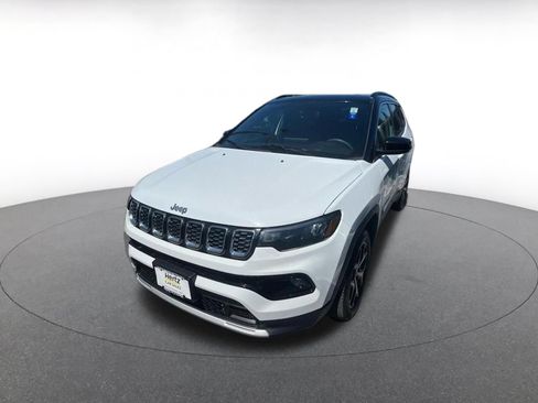 Used 2025 Jeep Compass Limited AWD/4WD image 2