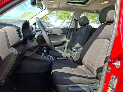 Used 2025 Hyundai Venue SEL FWD image 12