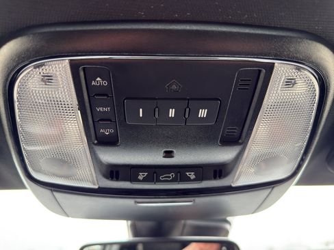 Used 2025 Dodge Durango GT AWD/4WD image 23
