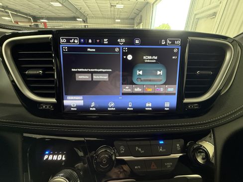 New 2027 Chrysler Pacifica Select FWD image 23