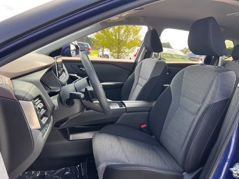 Used 2023 Nissan Rogue SV FWD image 12