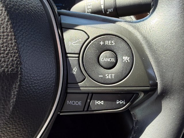 Used 2020 Toyota Corolla SE w/ SE Premium Package FWD image 16