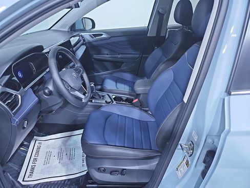 New 2025 Volkswagen Taos SEL image 9