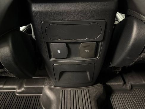 Certified 2022 Ford Explorer XLT w/ Equipment Group 202A AWD/4WD image 35