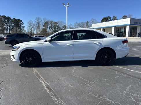Used 2021 Volkswagen Passat 2.0T SE image 5