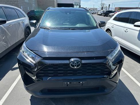 Used 2021 Toyota RAV4 LE FWD image 2