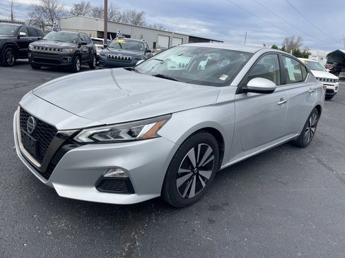Used 2022 Nissan Altima 2.5 SV image 2