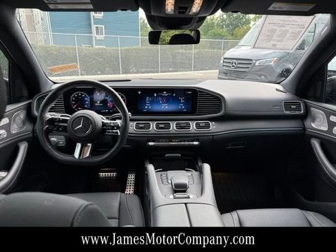 Used 2025 Mercedes-Benz GLS 450 4MATIC image 17