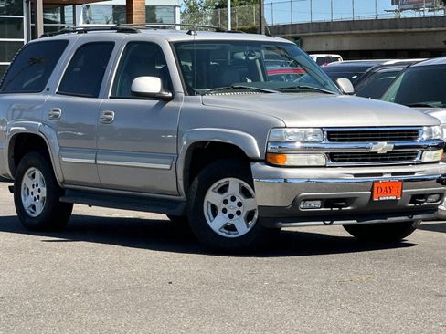 Used 2005 Chevrolet Tahoe LT w/ LT Preferred Equipment Group AWD/4WD image 2