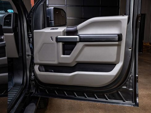 Used 2019 Ford F150 XLT image 33