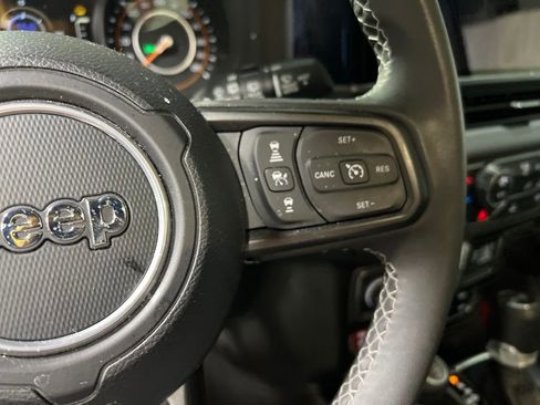 Used 2025 Jeep Wrangler Unlimited Rubicon AWD/4WD image 23