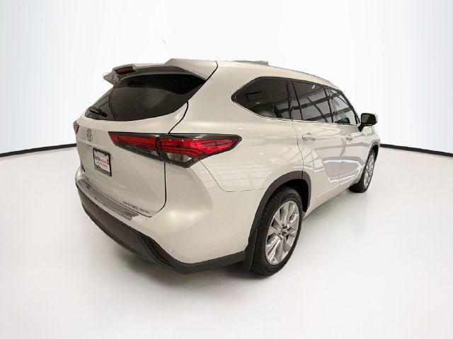 Used 2022 Toyota Highlander Limited w/ Protection Package #3 (TMS) AWD/4WD image 7