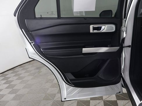 Used 2022 Ford Explorer Limited w/ Limited Technology Package image 30