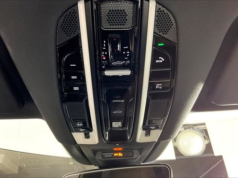 Used 2019 Porsche Cayenne S image 32