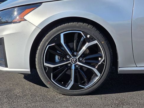 Used 2024 Nissan Altima 2.5 SR image 10