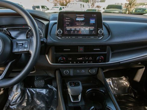 Used 2023 Nissan Rogue SV image 15