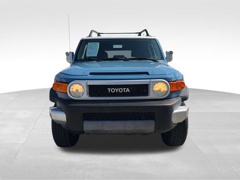 Used 2011 Toyota FJ Cruiser 4WD w/ Upgrade Pkg image 2