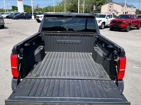 Used 2025 Toyota Tacoma SR5 AWD/4WD image 29