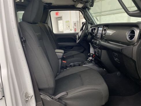 Used 2023 Jeep Gladiator Overland image 18