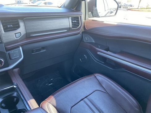 Used 2023 Ford Expedition Limited image 19