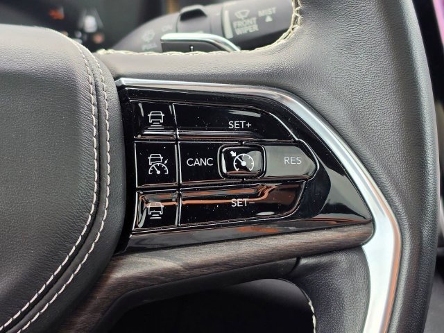 Used 2022 Jeep Grand Cherokee Overland AWD/4WD image 30